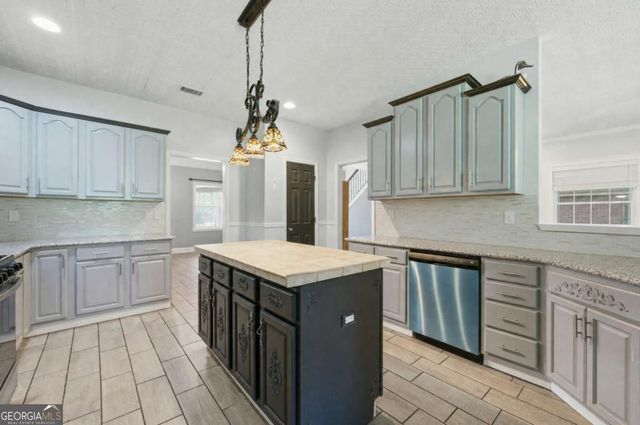 5258 Amberton Court NW, Powder Springs, GA 30127