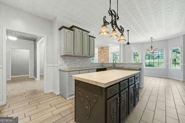 5258 Amberton Court NW, Powder Springs, GA 30127