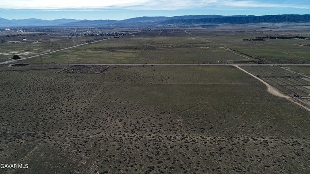 3 W H Avenue, Lancaster, CA 93536