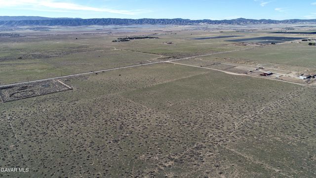 3 W H Avenue, Lancaster, CA 93536