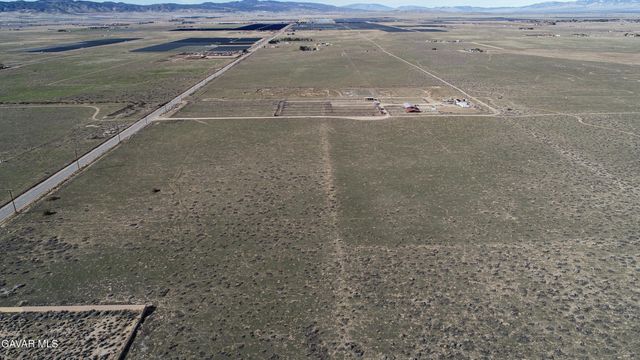 3 W H Avenue, Lancaster, CA 93536