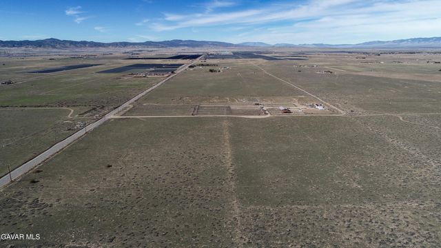 3 W H Avenue, Lancaster, CA 93536