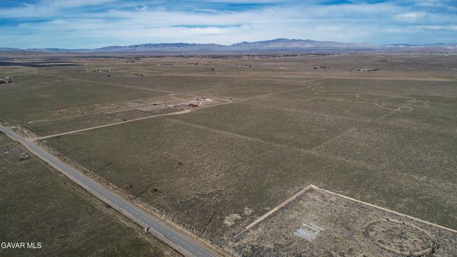3 W H Avenue, Lancaster, CA 93536