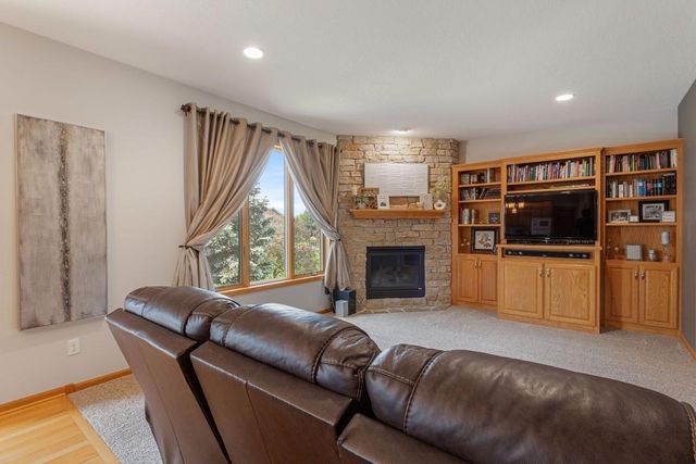 5721 103rd Avenue N, Brooklyn Park, MN 55443
