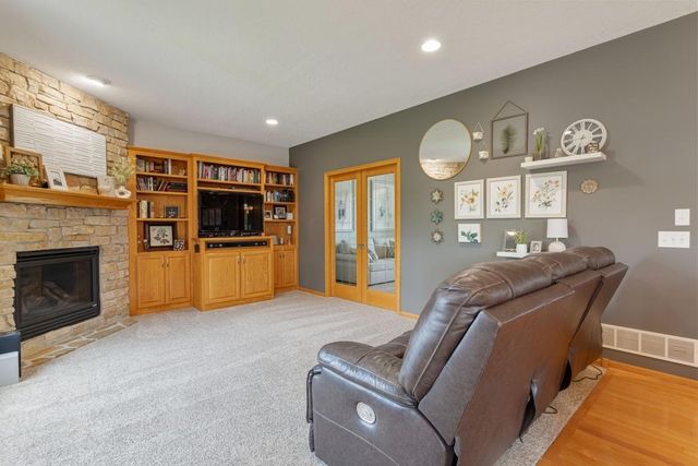 5721 103rd Avenue N, Brooklyn Park, MN 55443