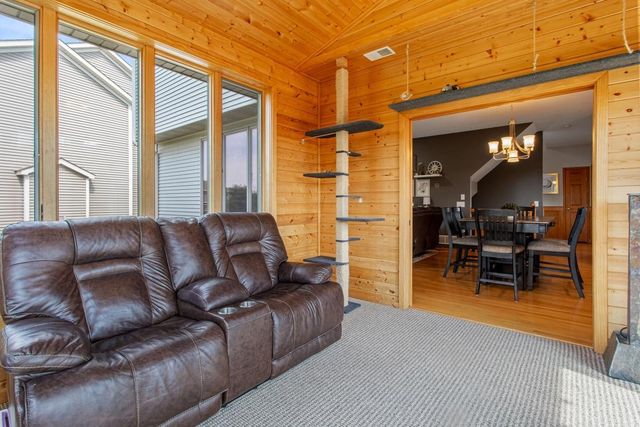 5721 103rd Avenue N, Brooklyn Park, MN 55443