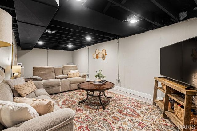 3470 Regal Place, St Louis, MO 63139