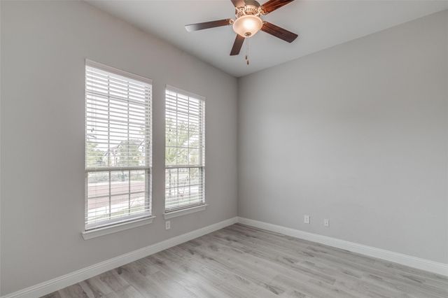 4322 Maple Bloom Drive, Arlington, TX 76005