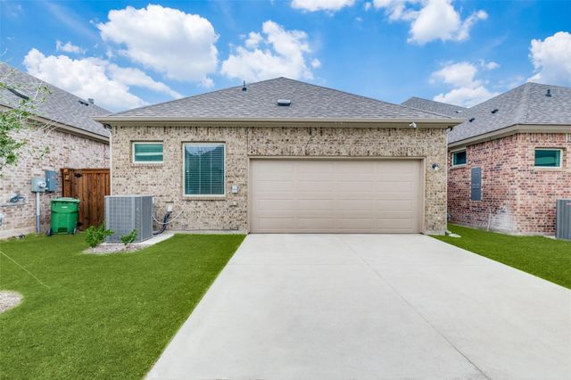 4322 Maple Bloom Drive, Arlington, TX 76005