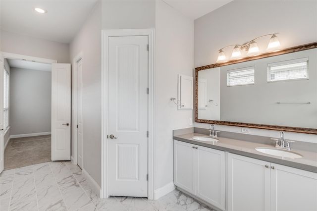 4322 Maple Bloom Drive, Arlington, TX 76005