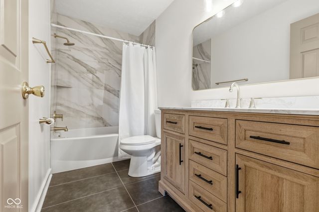 329 N East Street, Westfield, IN 46074