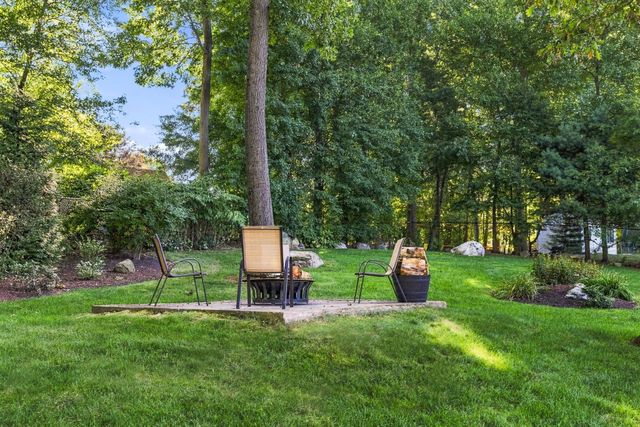 4 Kristin Ln, Canton, MA 02021