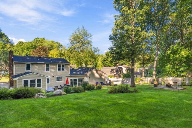 4 Kristin Ln, Canton, MA 02021