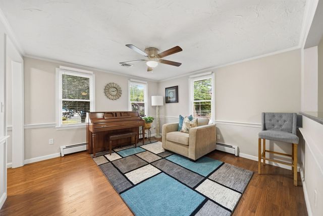 4 Kristin Ln, Canton, MA 02021