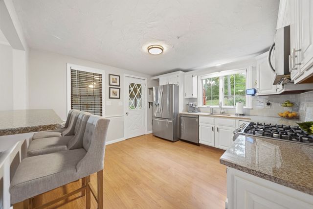4 Kristin Ln, Canton, MA 02021