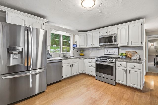 4 Kristin Ln, Canton, MA 02021