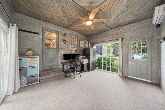 4 Kristin Ln, Canton, MA 02021