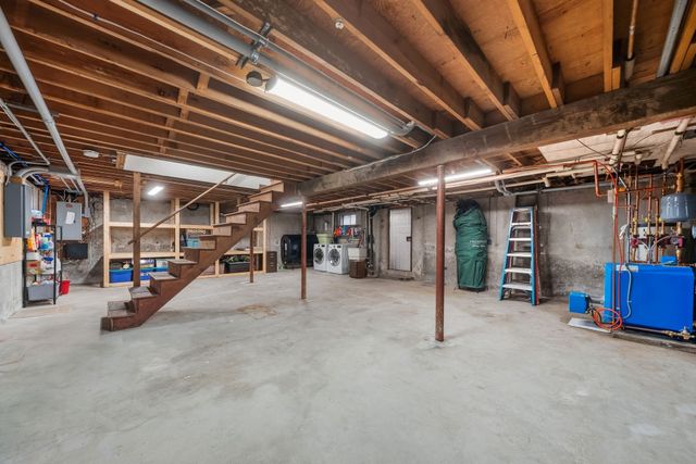 4 Kristin Ln, Canton, MA 02021