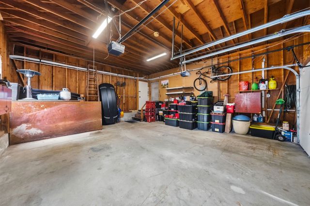 4 Kristin Ln, Canton, MA 02021