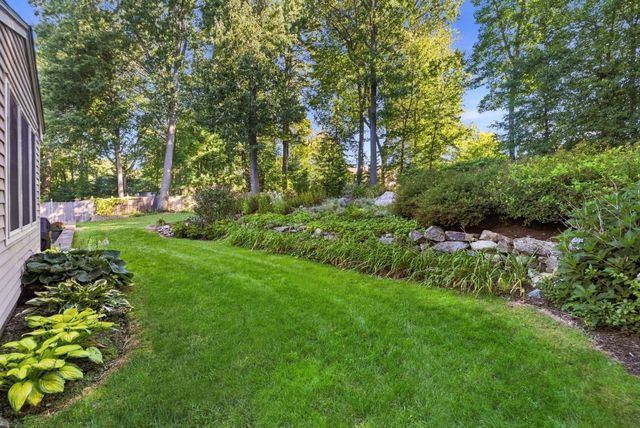 4 Kristin Ln, Canton, MA 02021