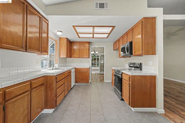 4150 Sequoia Dr, Oakley, CA 94561