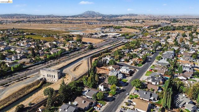 4150 Sequoia Dr, Oakley, CA 94561