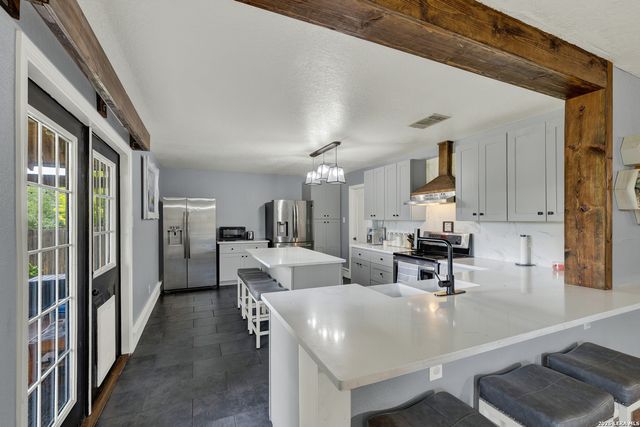 689 NORTHGAP DR, New Braunfels, TX 78130