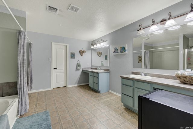 689 NORTHGAP DR, New Braunfels, TX 78130