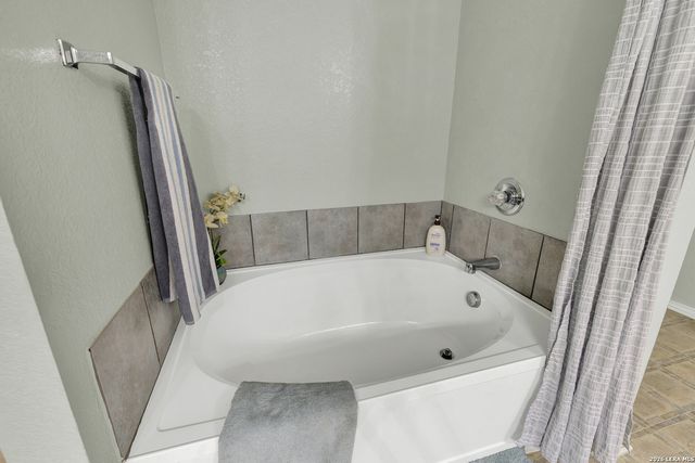 689 NORTHGAP DR, New Braunfels, TX 78130
