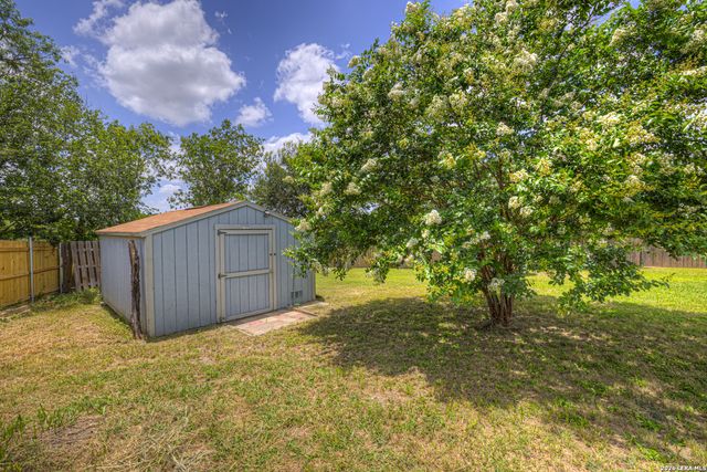 689 NORTHGAP DR, New Braunfels, TX 78130