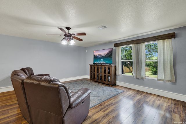 689 NORTHGAP DR, New Braunfels, TX 78130
