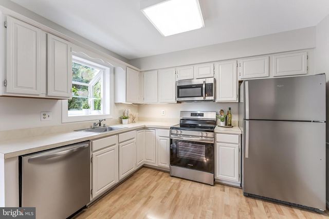 13203 STONE HEATHER DR, Herndon, VA 20171