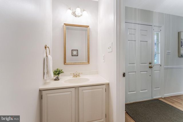 13203 STONE HEATHER DR, Herndon, VA 20171