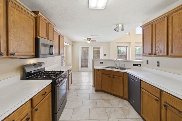 531 Pecan Leaf Drive, Lancaster, TX 75146