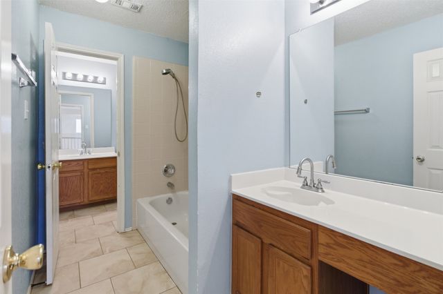 531 Pecan Leaf Drive, Lancaster, TX 75146