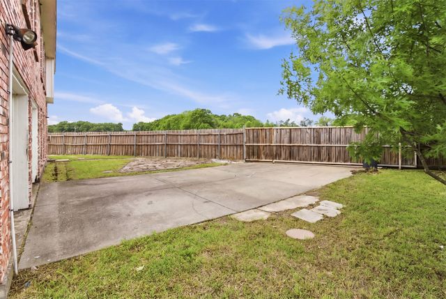 531 Pecan Leaf Drive, Lancaster, TX 75146