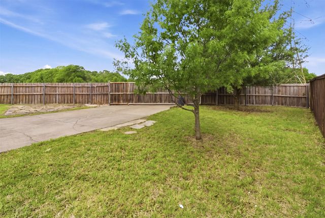 531 Pecan Leaf Drive, Lancaster, TX 75146