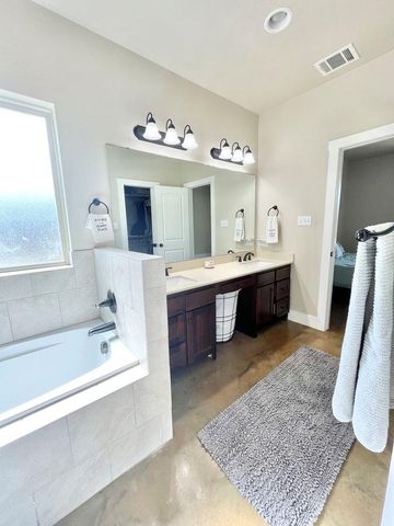 923 Debco LN, Spicewood, TX 78669