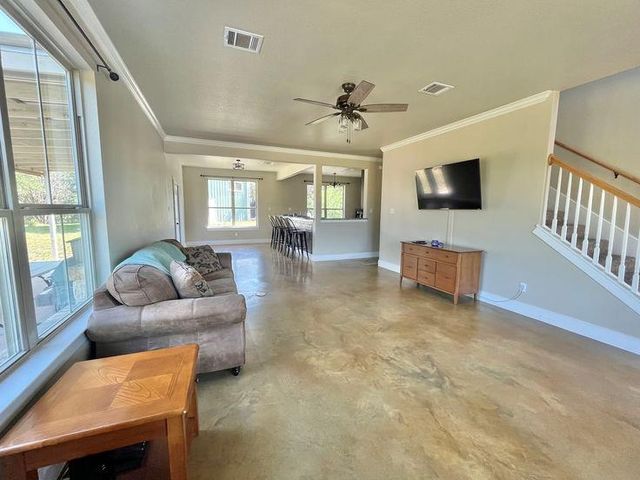 923 Debco LN, Spicewood, TX 78669