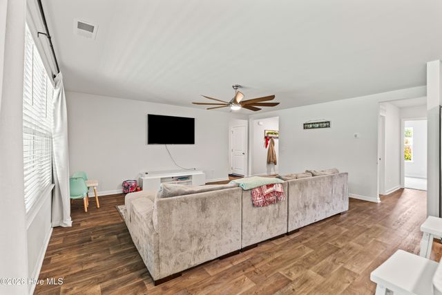 19 Evian Court, Hampstead, NC 28443