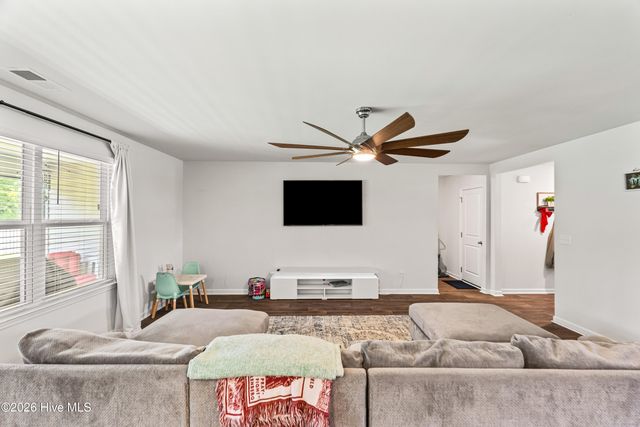 19 Evian Court, Hampstead, NC 28443