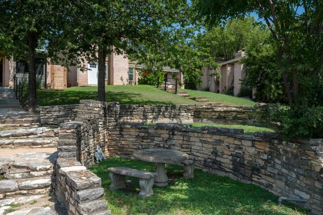 6406 Chimney Creek CIR B, Austin, TX 78723