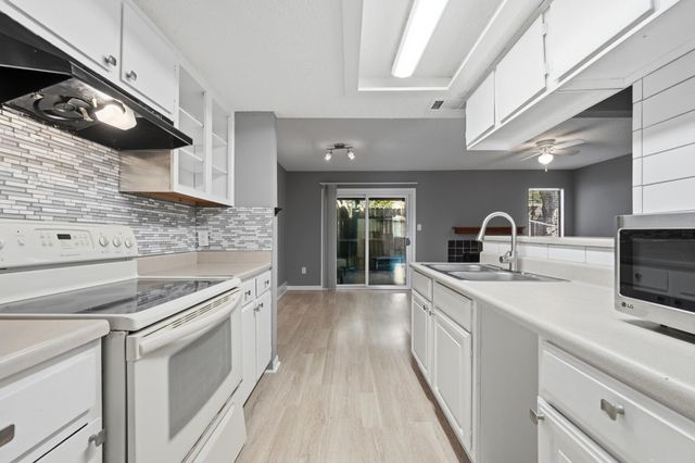 6406 Chimney Creek CIR B, Austin, TX 78723