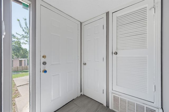 6406 Chimney Creek CIR B, Austin, TX 78723