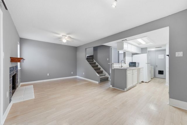 6406 Chimney Creek CIR B, Austin, TX 78723