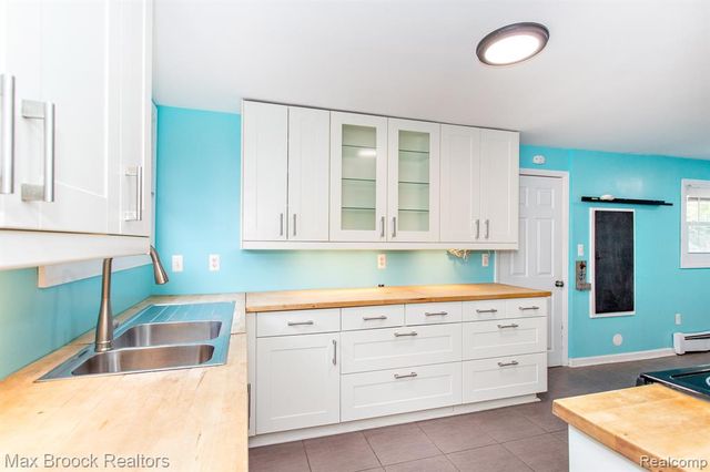 455 E Lewiston Avenue, Ferndale, MI 48220