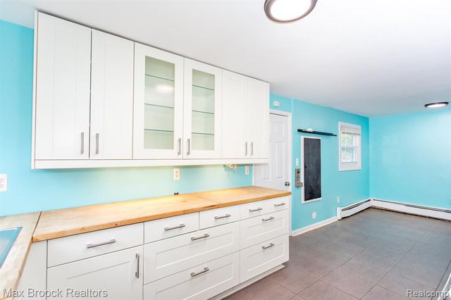 455 E Lewiston Avenue, Ferndale, MI 48220