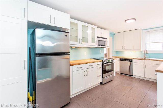 455 E Lewiston Avenue, Ferndale, MI 48220