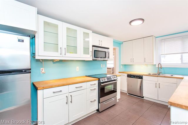 455 E Lewiston Avenue, Ferndale, MI 48220