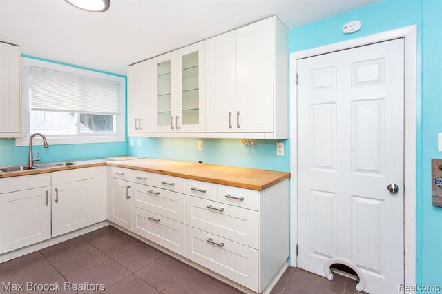 455 E Lewiston Avenue, Ferndale, MI 48220